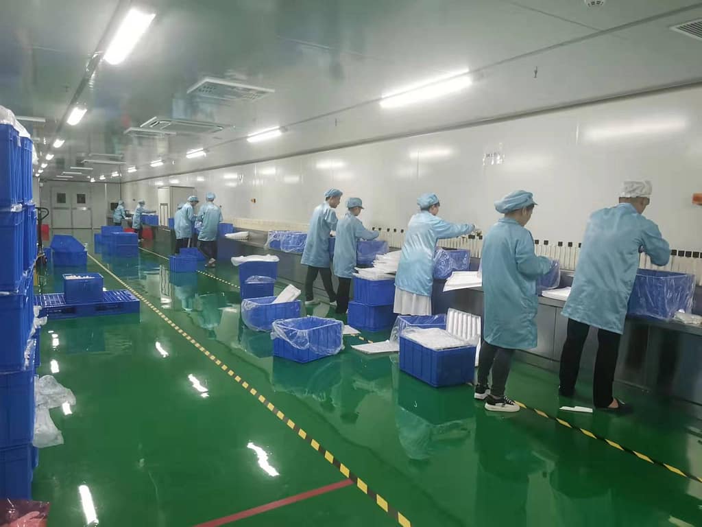 plastic cosmetic container