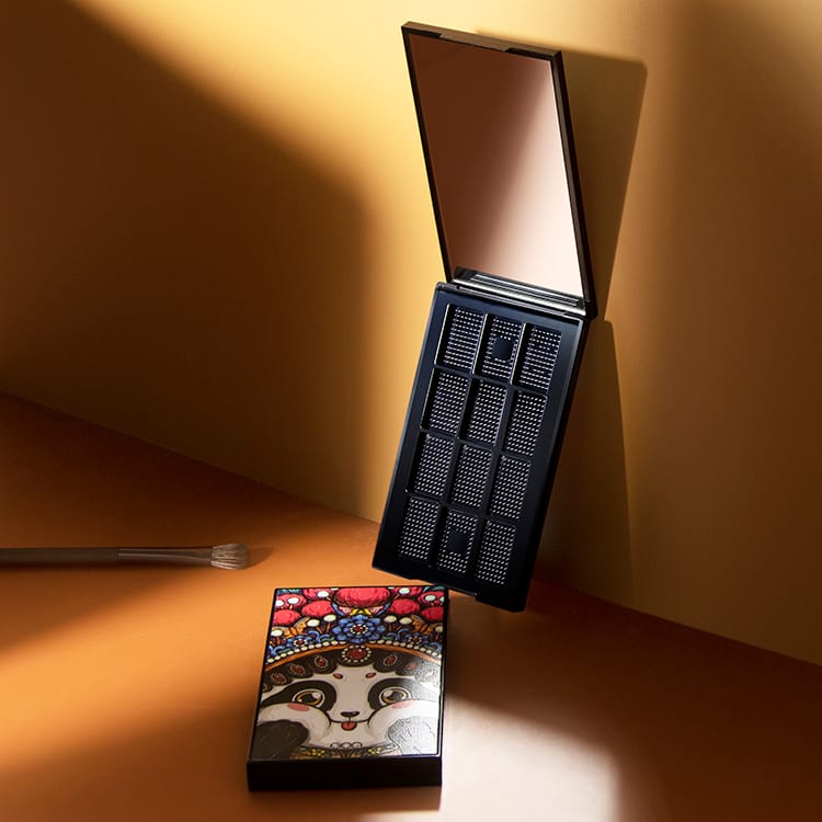 empty eyeshadow palette